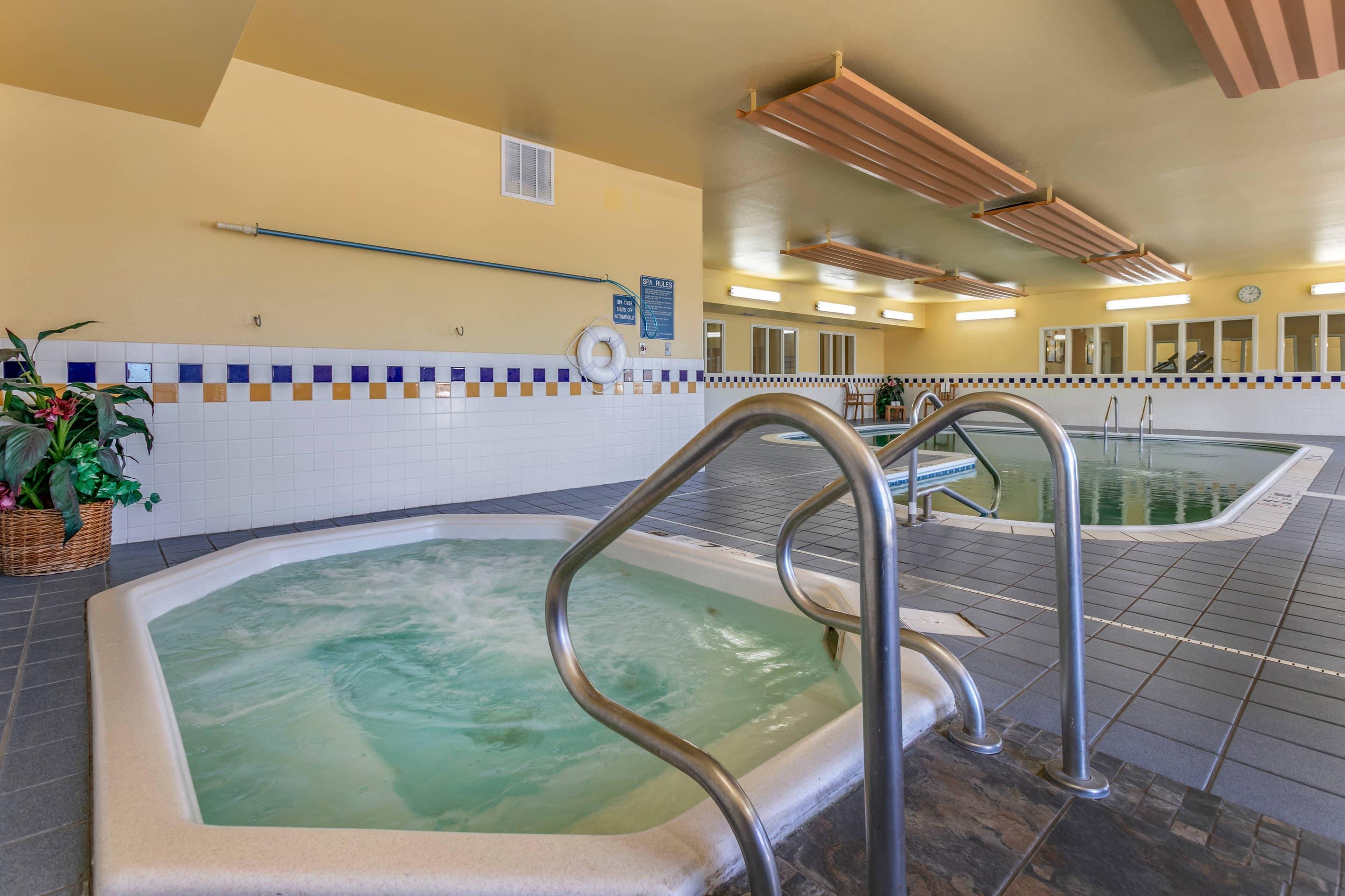 Indoor hot tub | Comfort Inn Fort Collins North