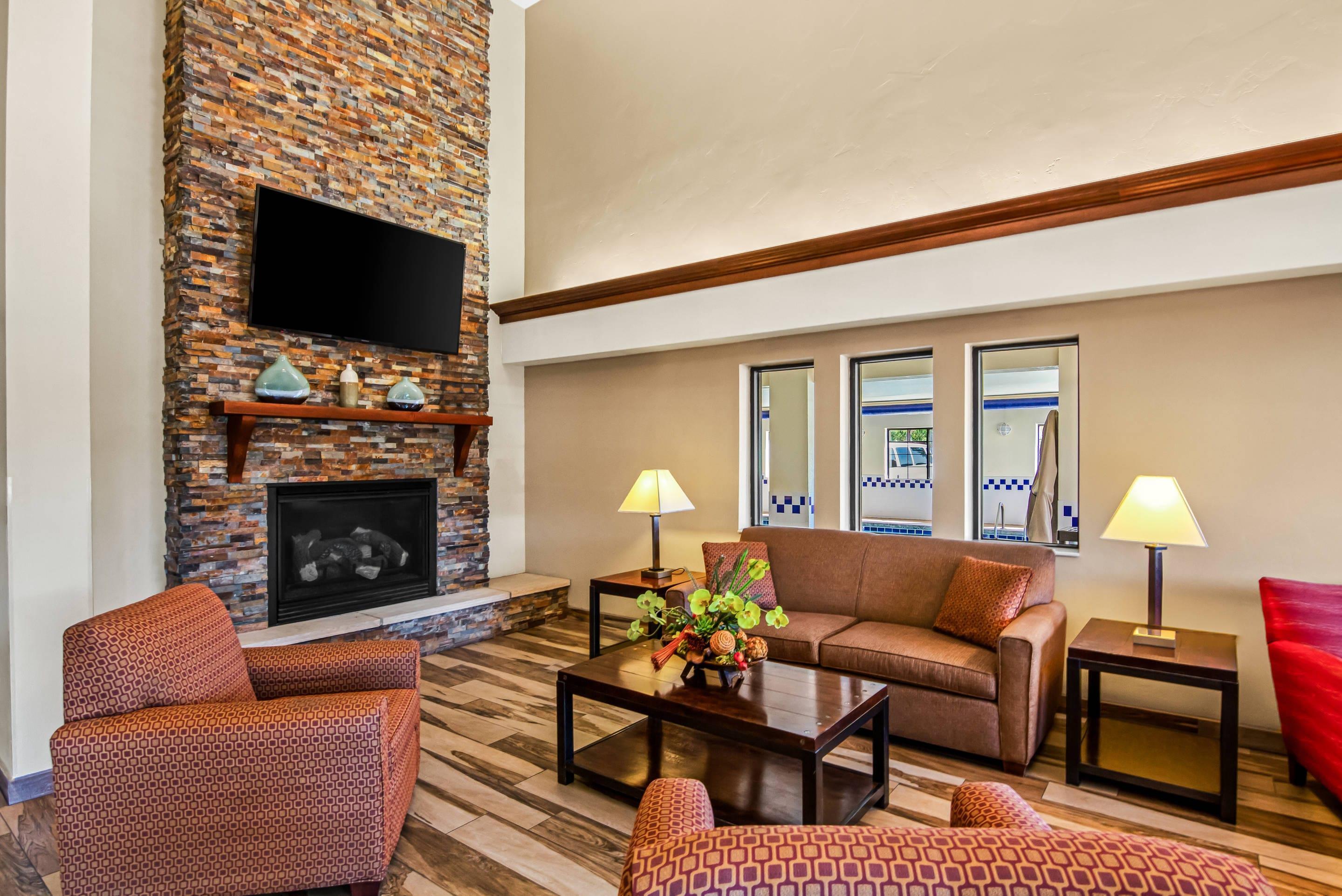 Lobby with sitting area | Quality Inn & Suites Vail Valley