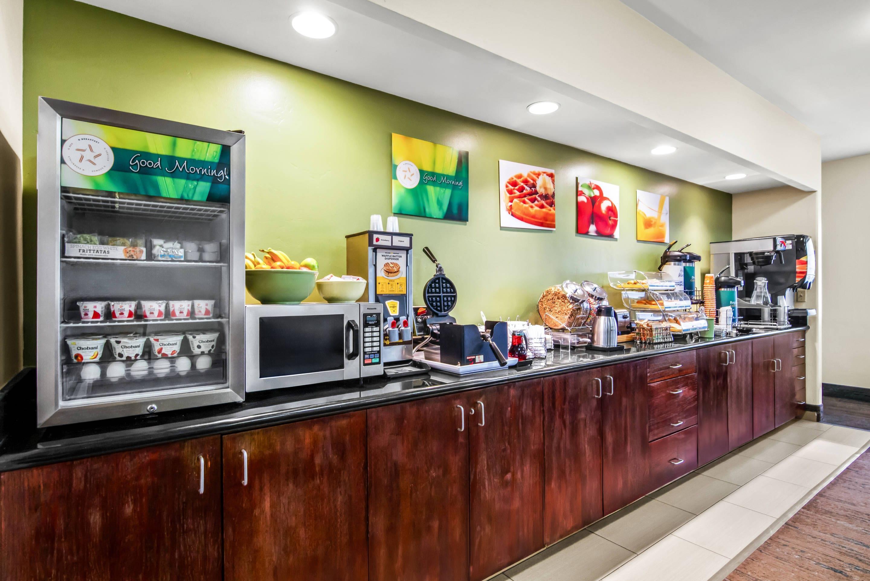 Breakfast area | Quality Inn & Suites Vail Valley