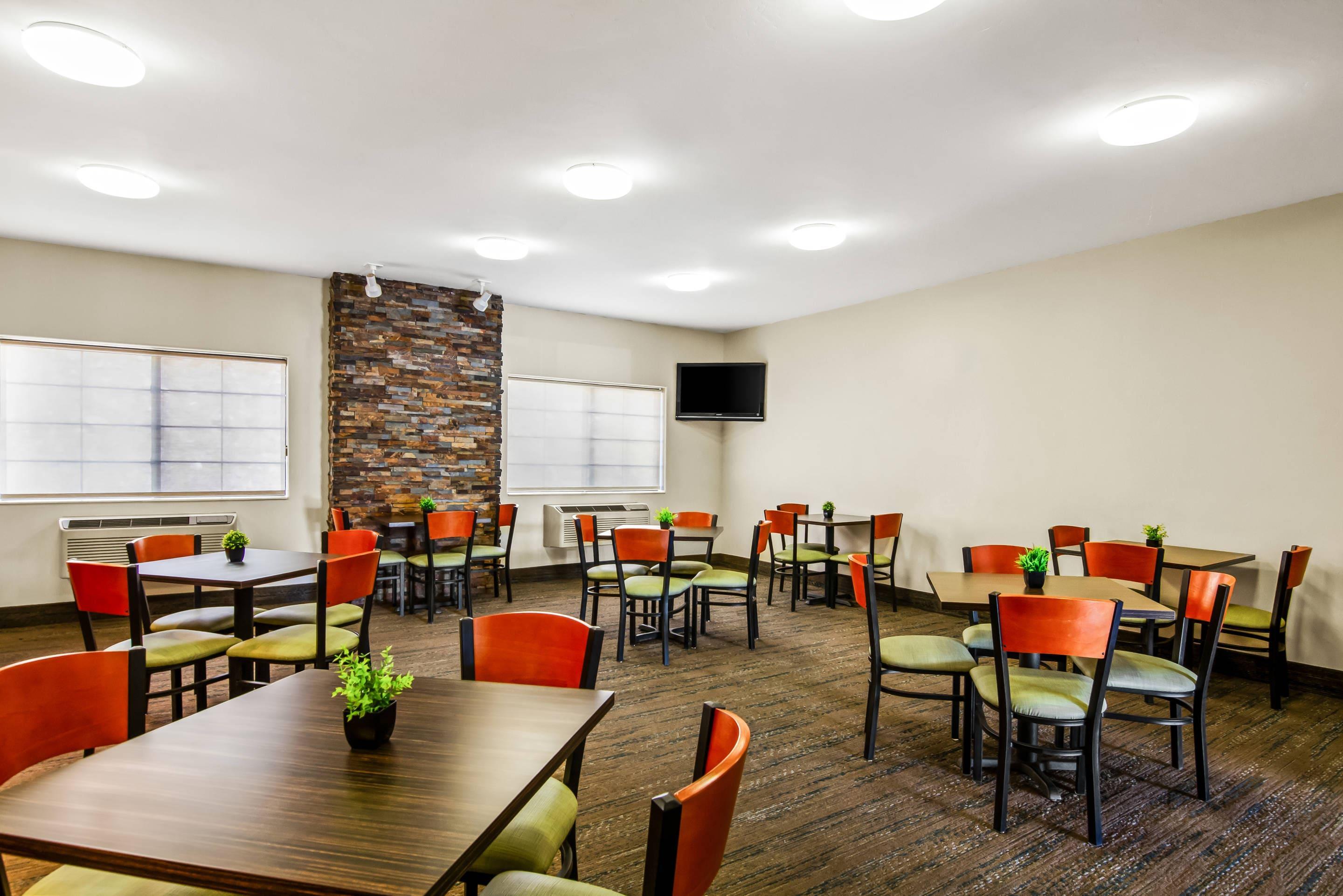 Breakfast area | Quality Inn & Suites Vail Valley