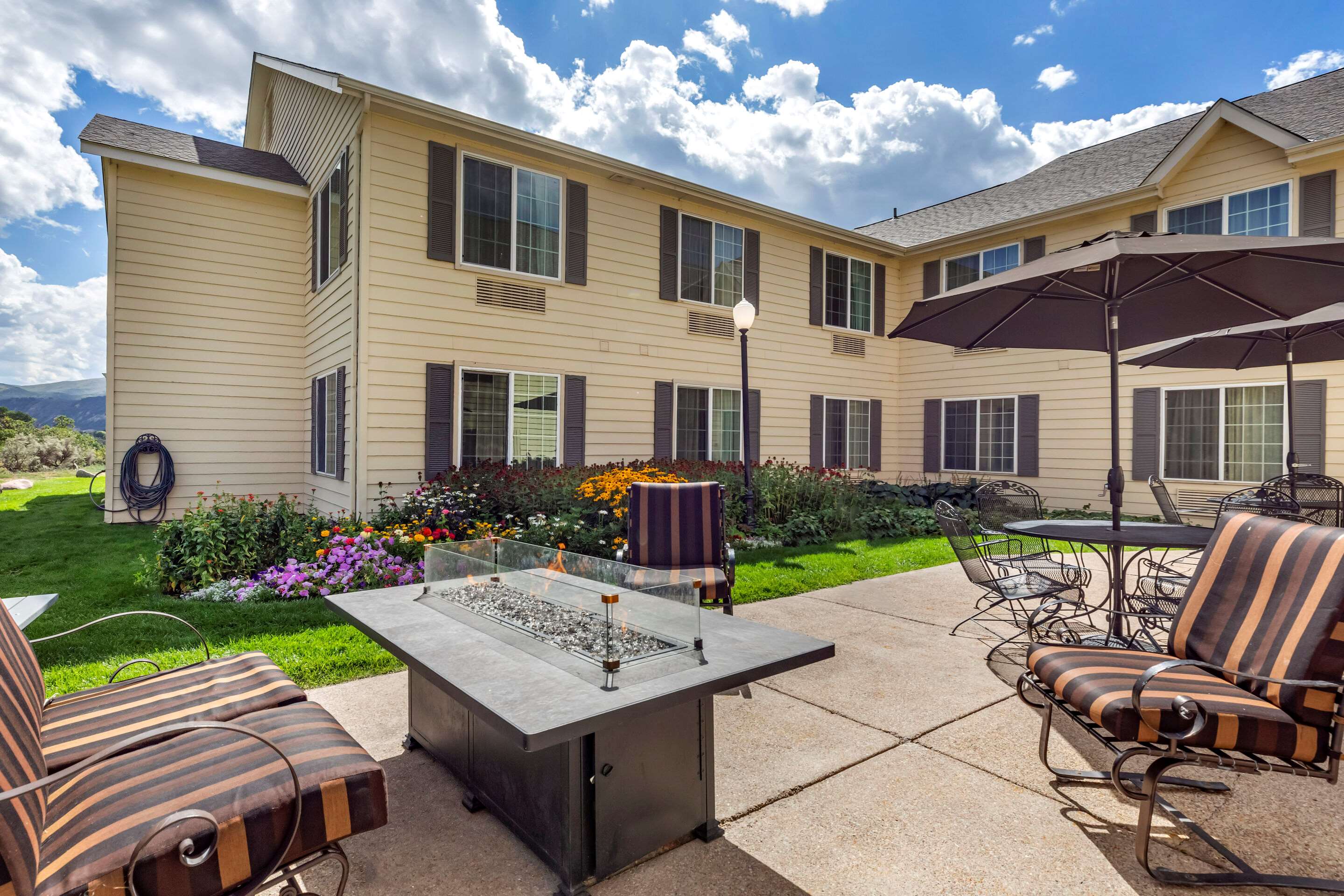 Firepit area | Comfort Inn & Suites Carbondale on the Roaring Fork