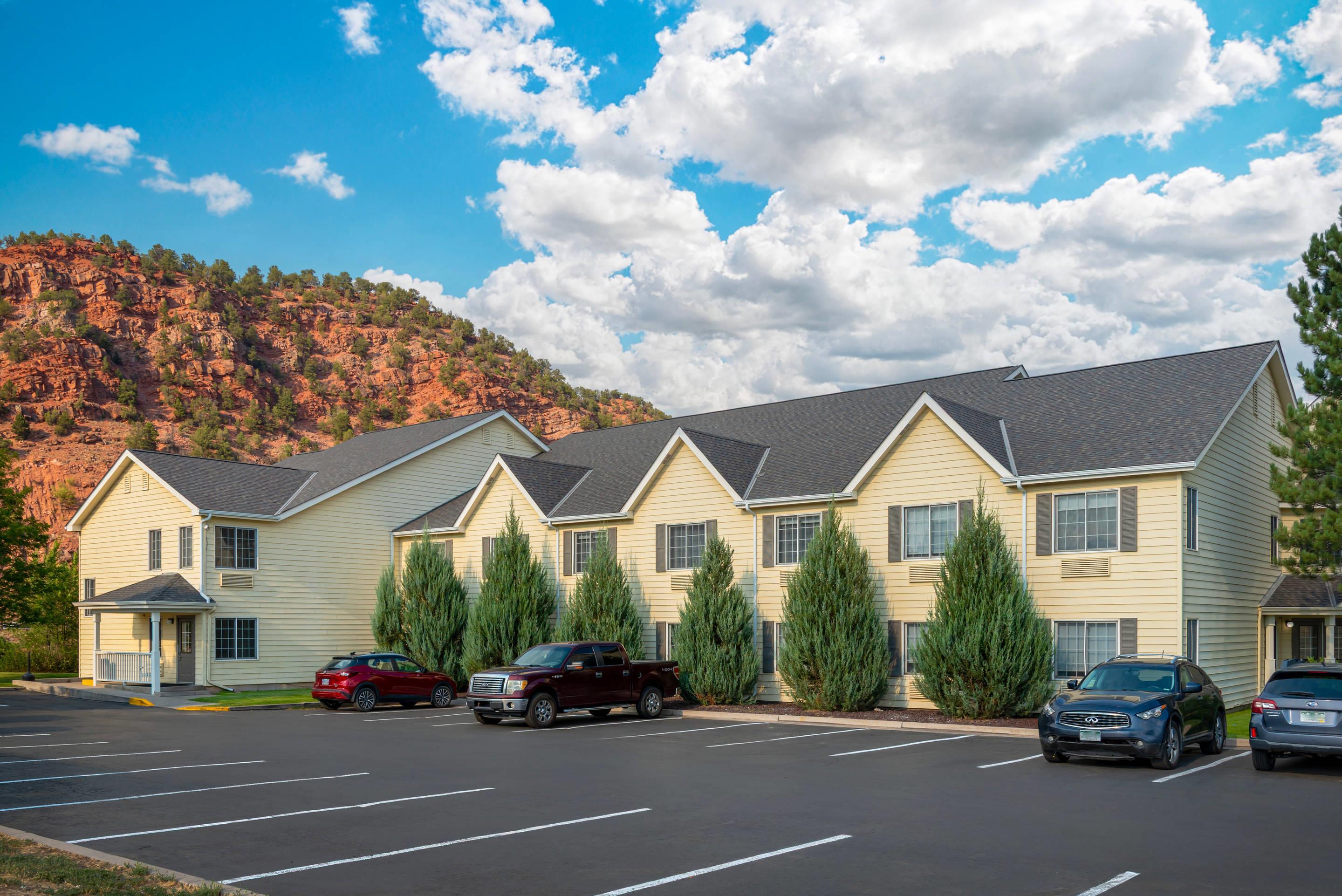Hotel exterior | Comfort Inn & Suites Carbondale on the Roaring Fork