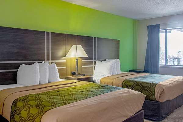  - Econo Lodge Cortez