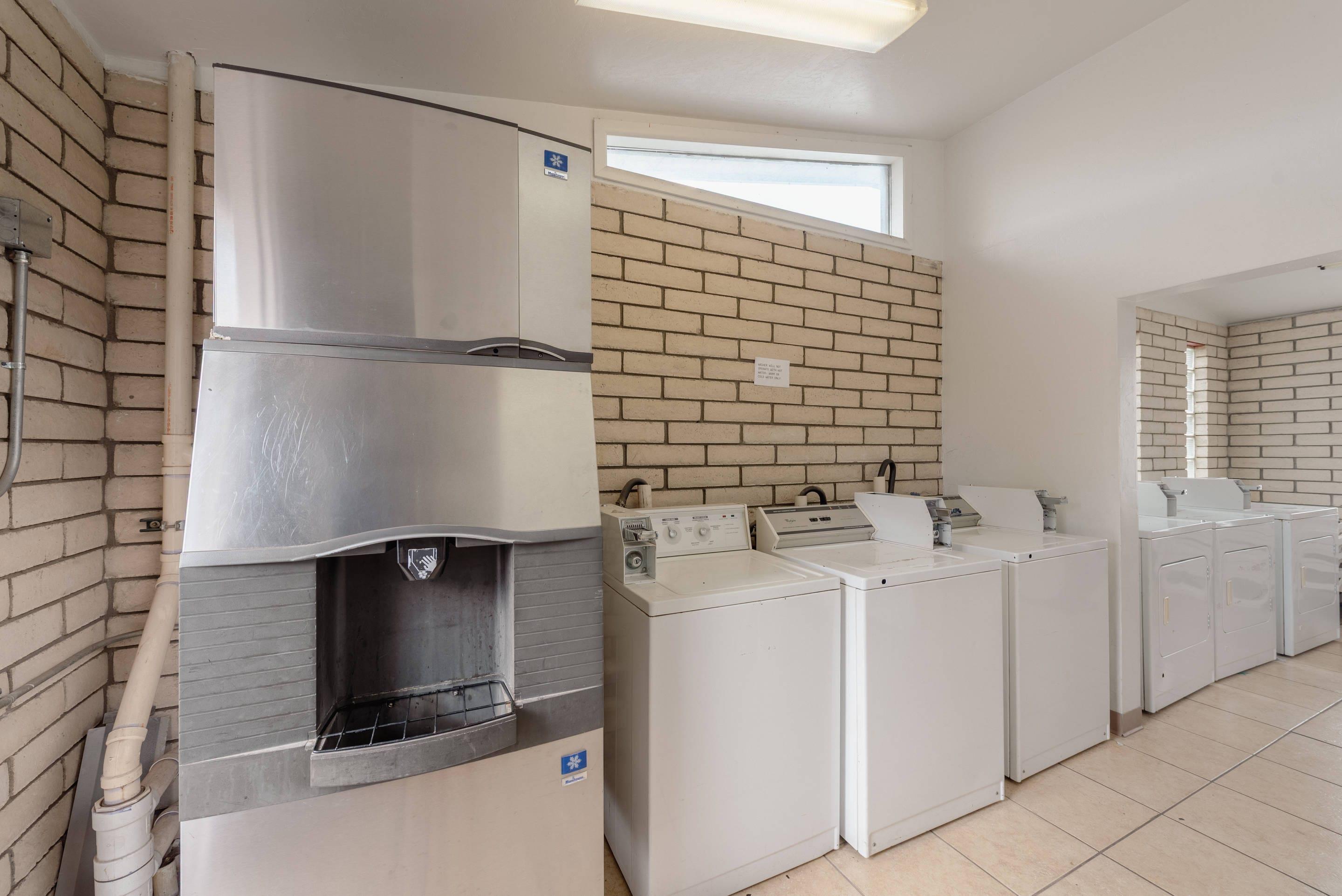 Guest laundry facilities | Econo Lodge Cortez Mesa Verde