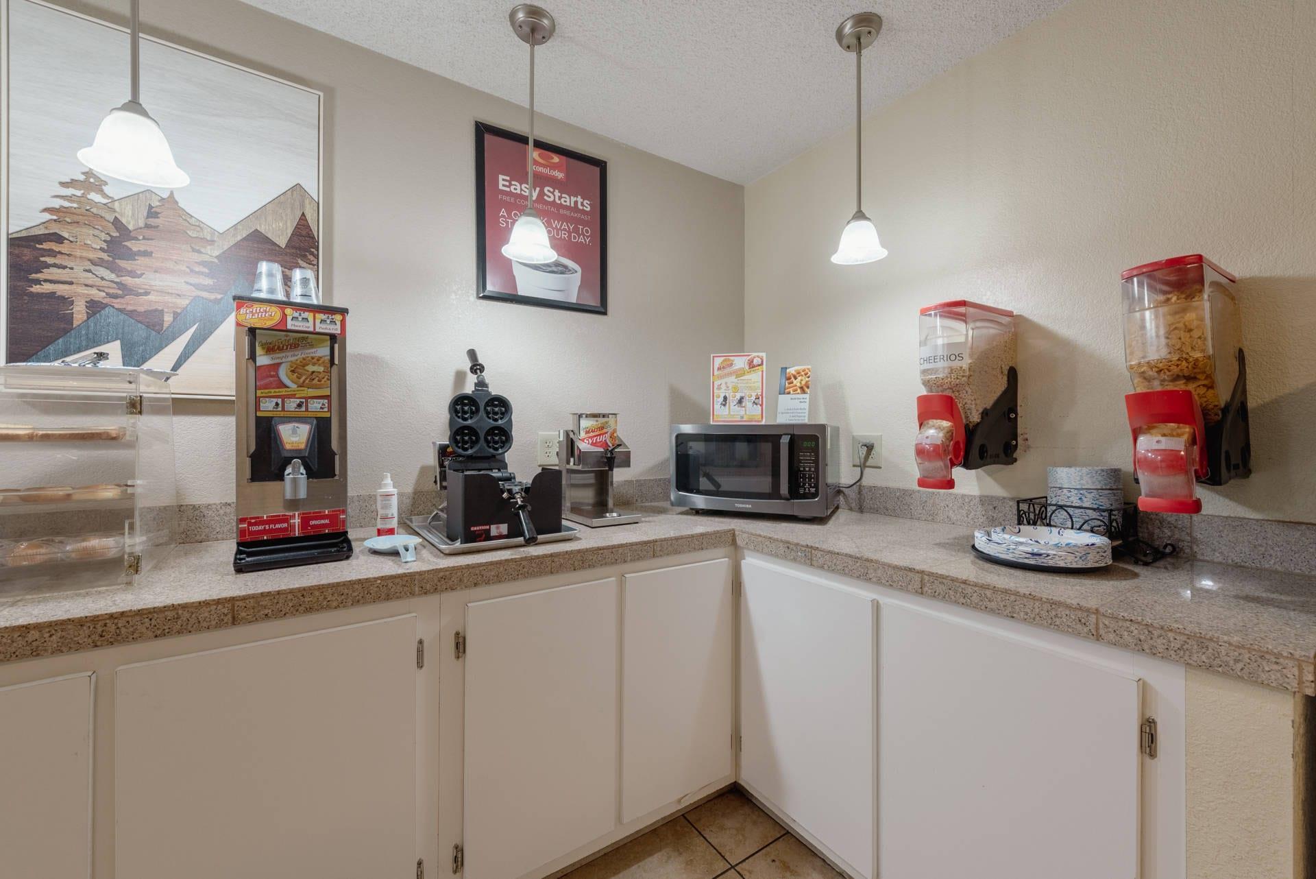 Breakfast area | Econo Lodge Cortez Mesa Verde