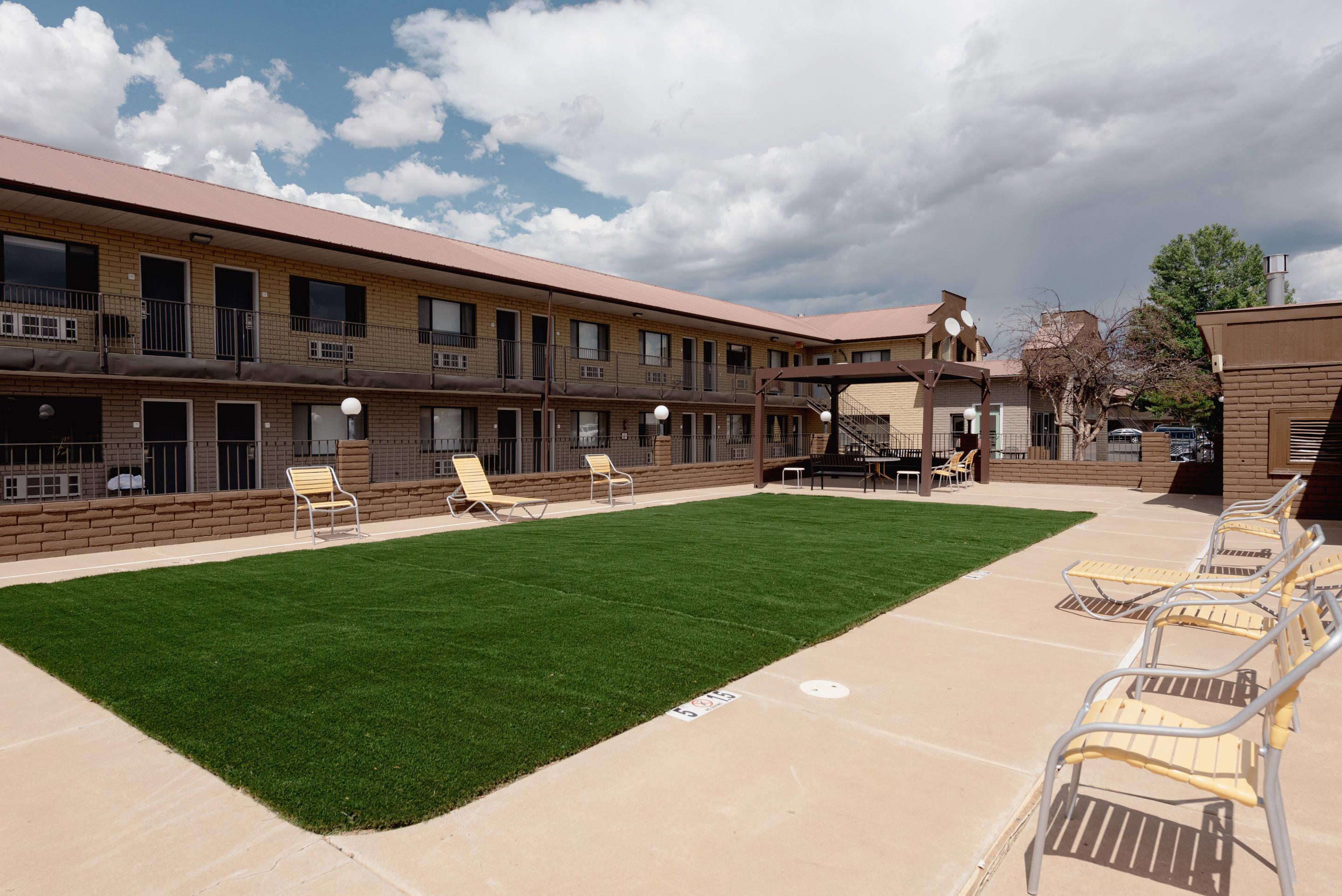 Courtyard | Econo Lodge Cortez Mesa Verde
