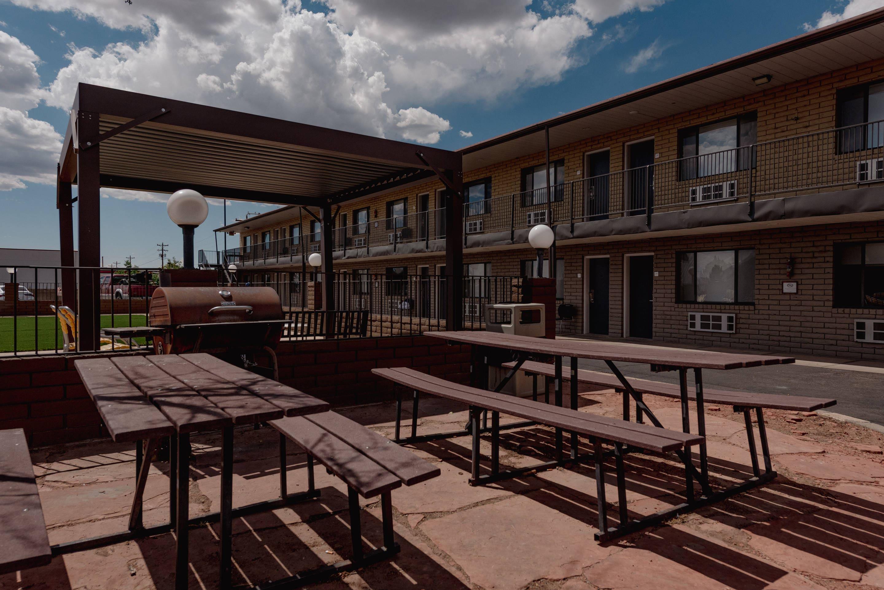 Courtyard | Econo Lodge Cortez Mesa Verde