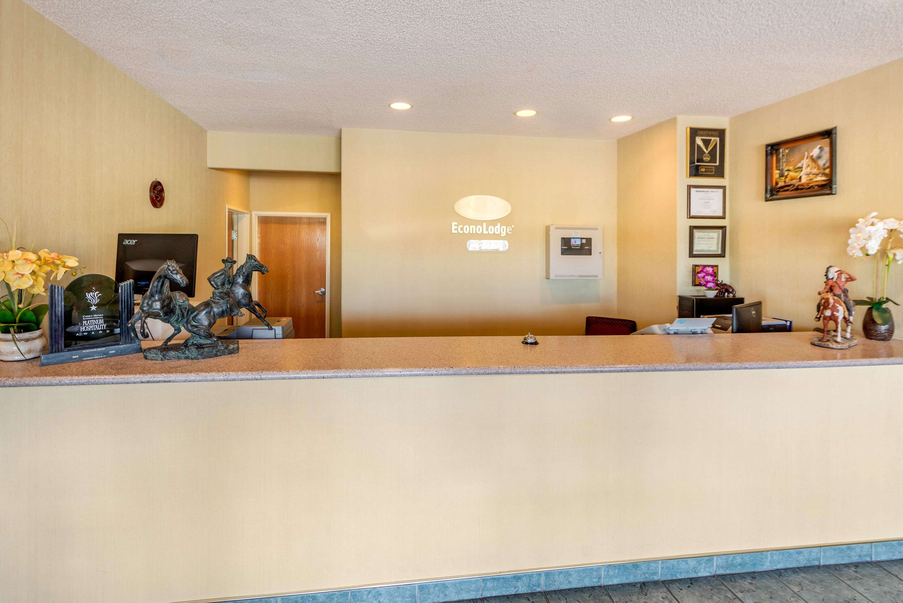 Front desk | Econo Lodge Airport/Colorado Springs