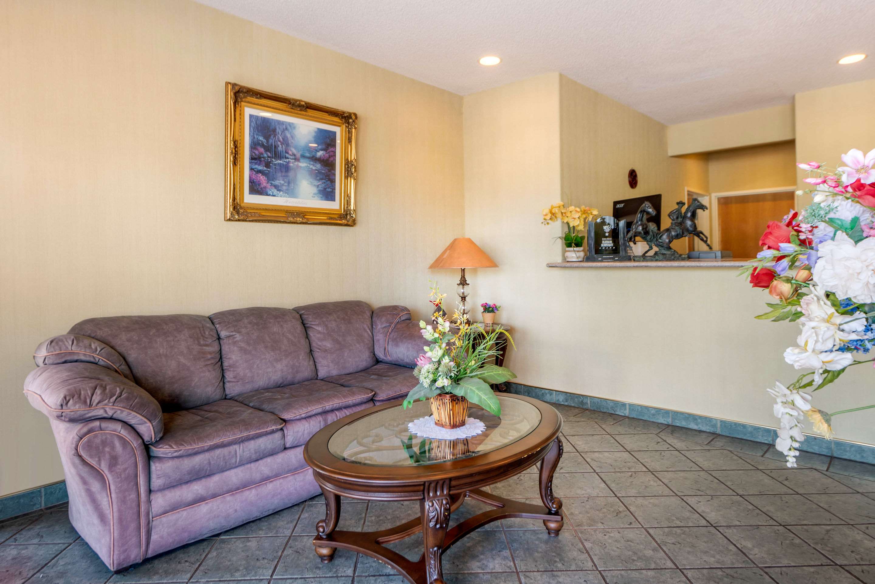 Hotel lobby | Econo Lodge Airport/Colorado Springs