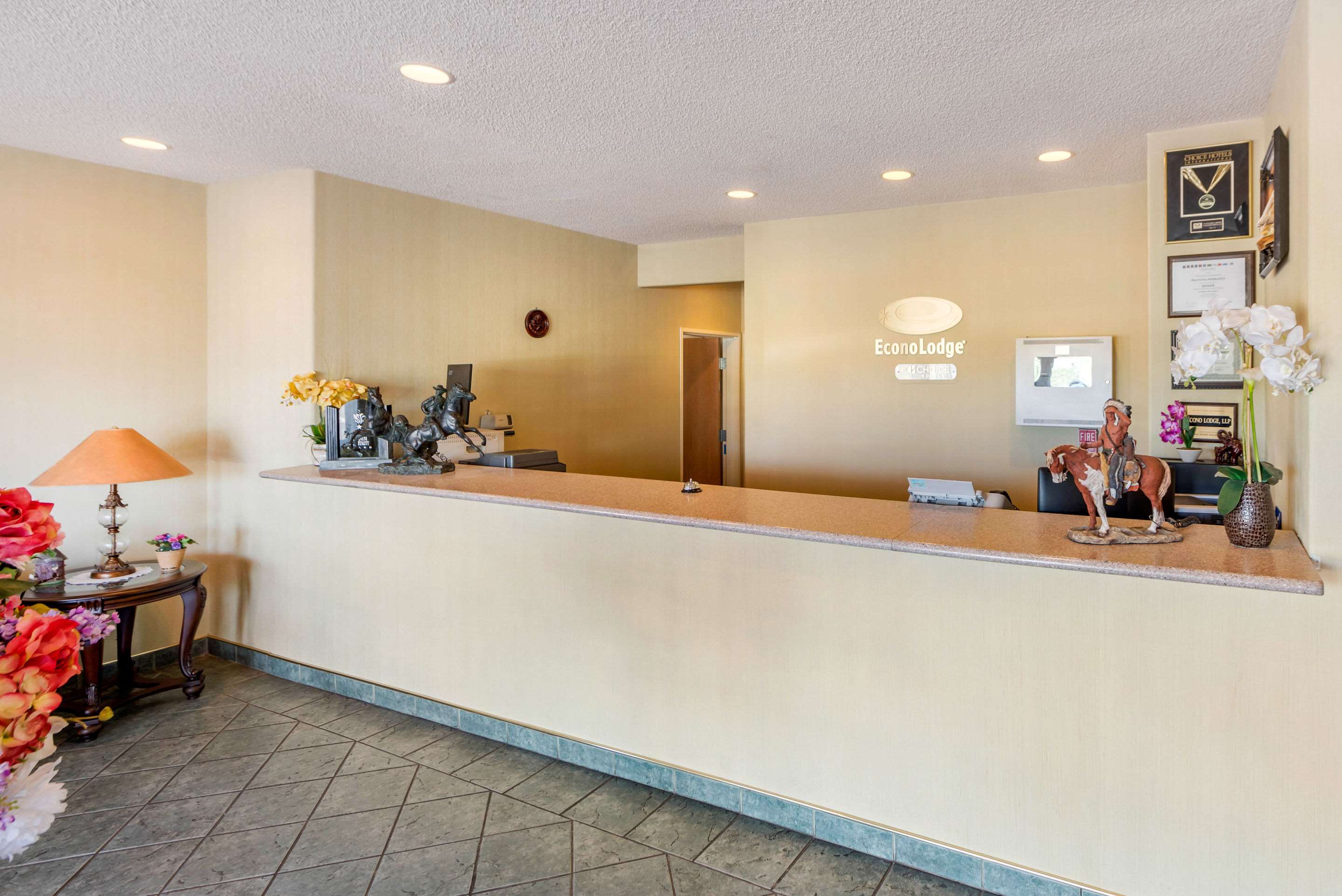 Front desk | Econo Lodge Airport/Colorado Springs