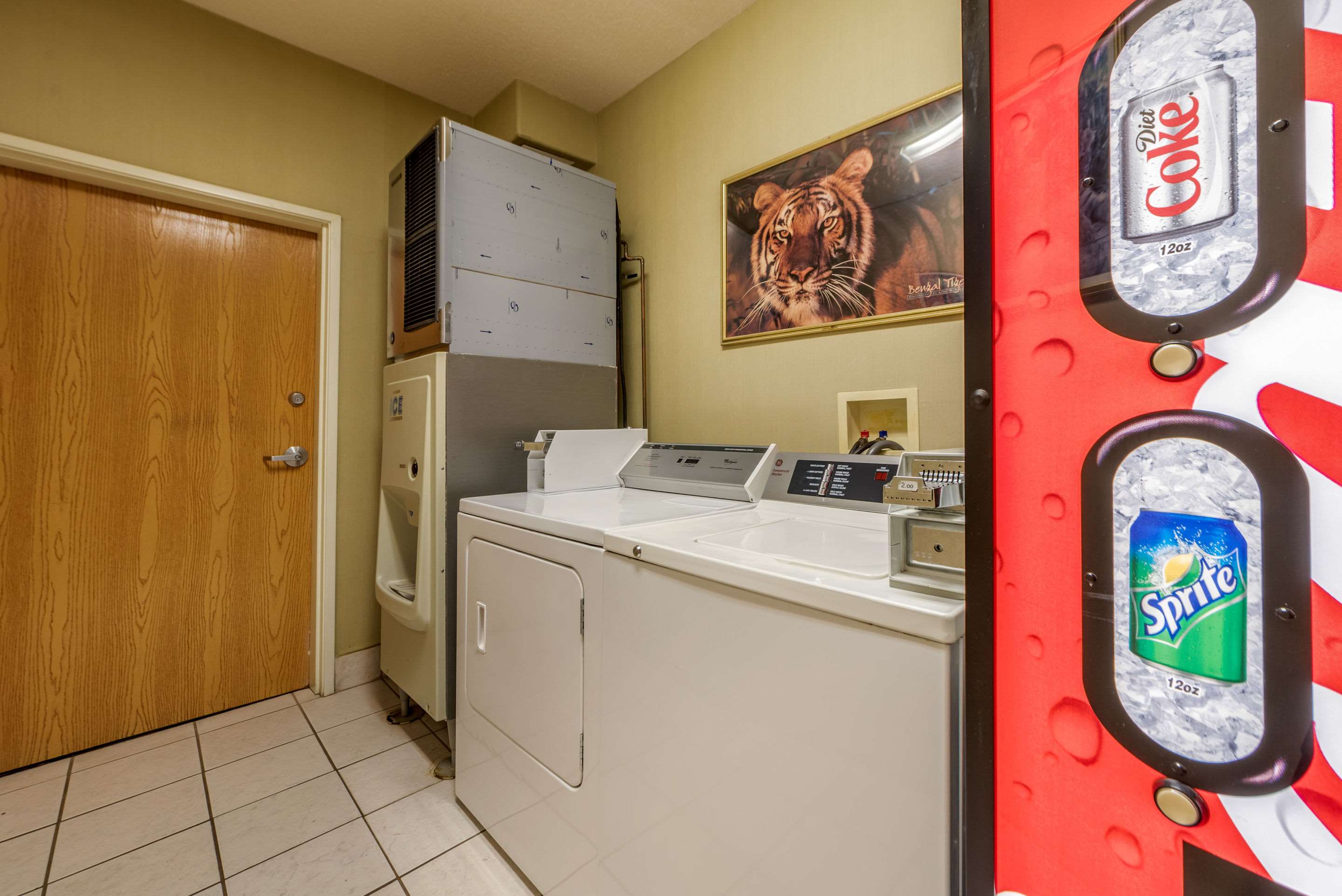 Guest laundry facilities | Econo Lodge Airport/Colorado Springs