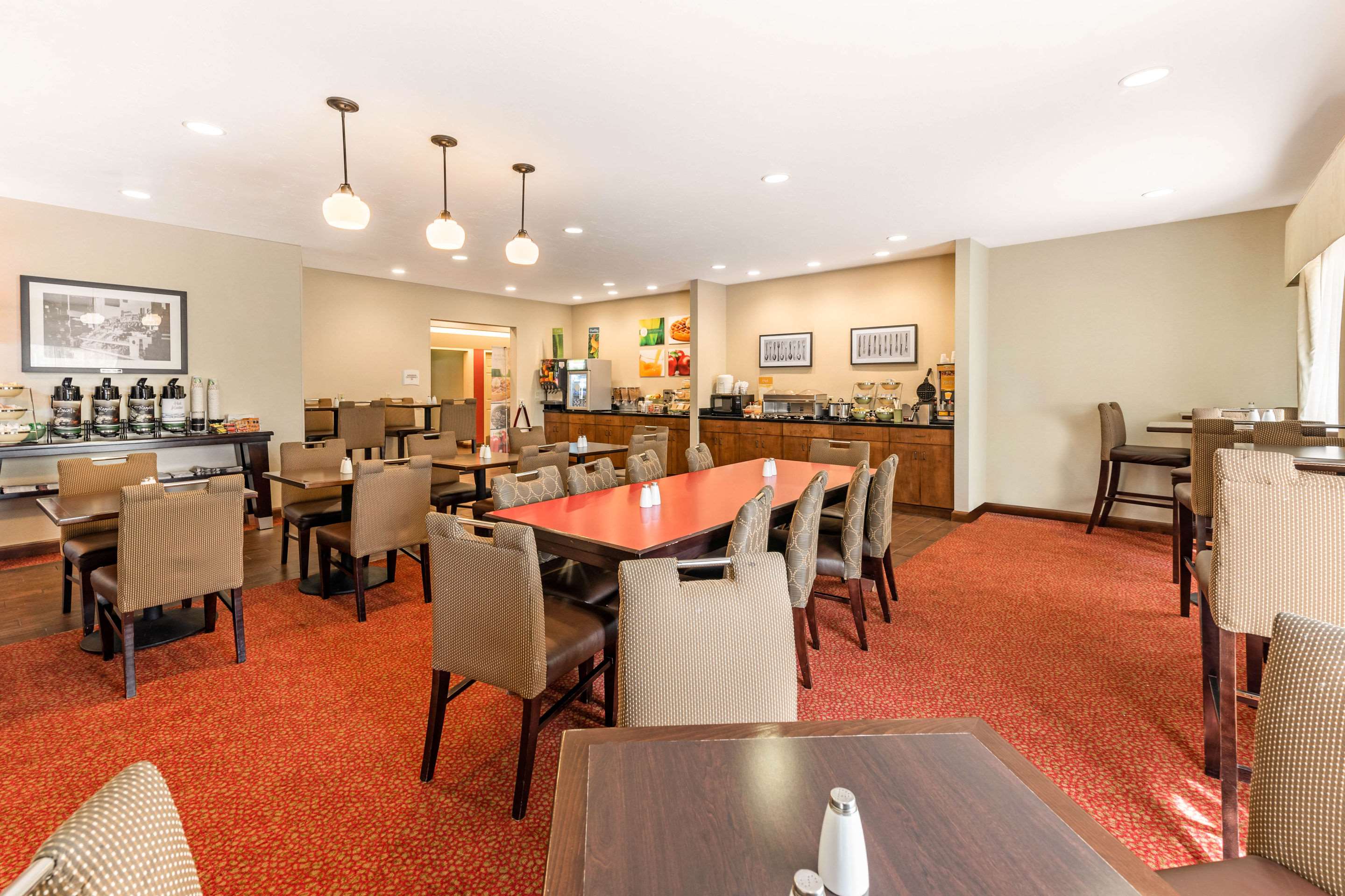 Spacious breakfast area | Quality Inn & Suites University Fort Collins