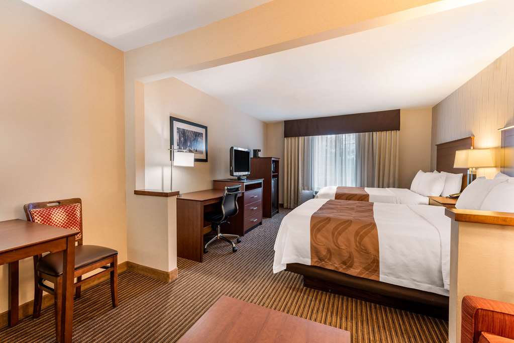 QUALITY INN AND SUITES UNIVERSITY F-guestroom-Guest Room,Suite,On-Site.jpg