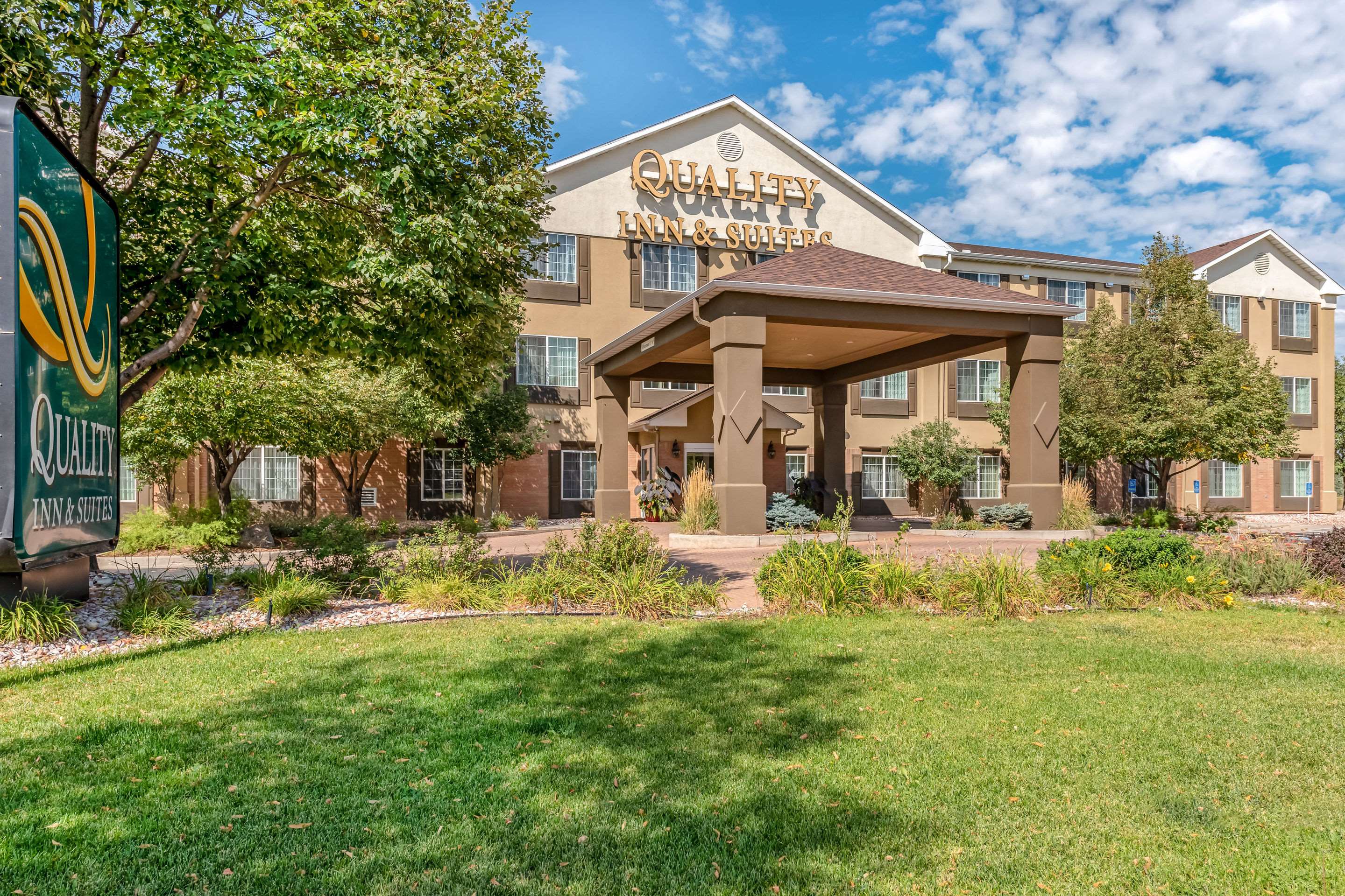 Hotel exterior | Quality Inn & Suites University Fort Collins
