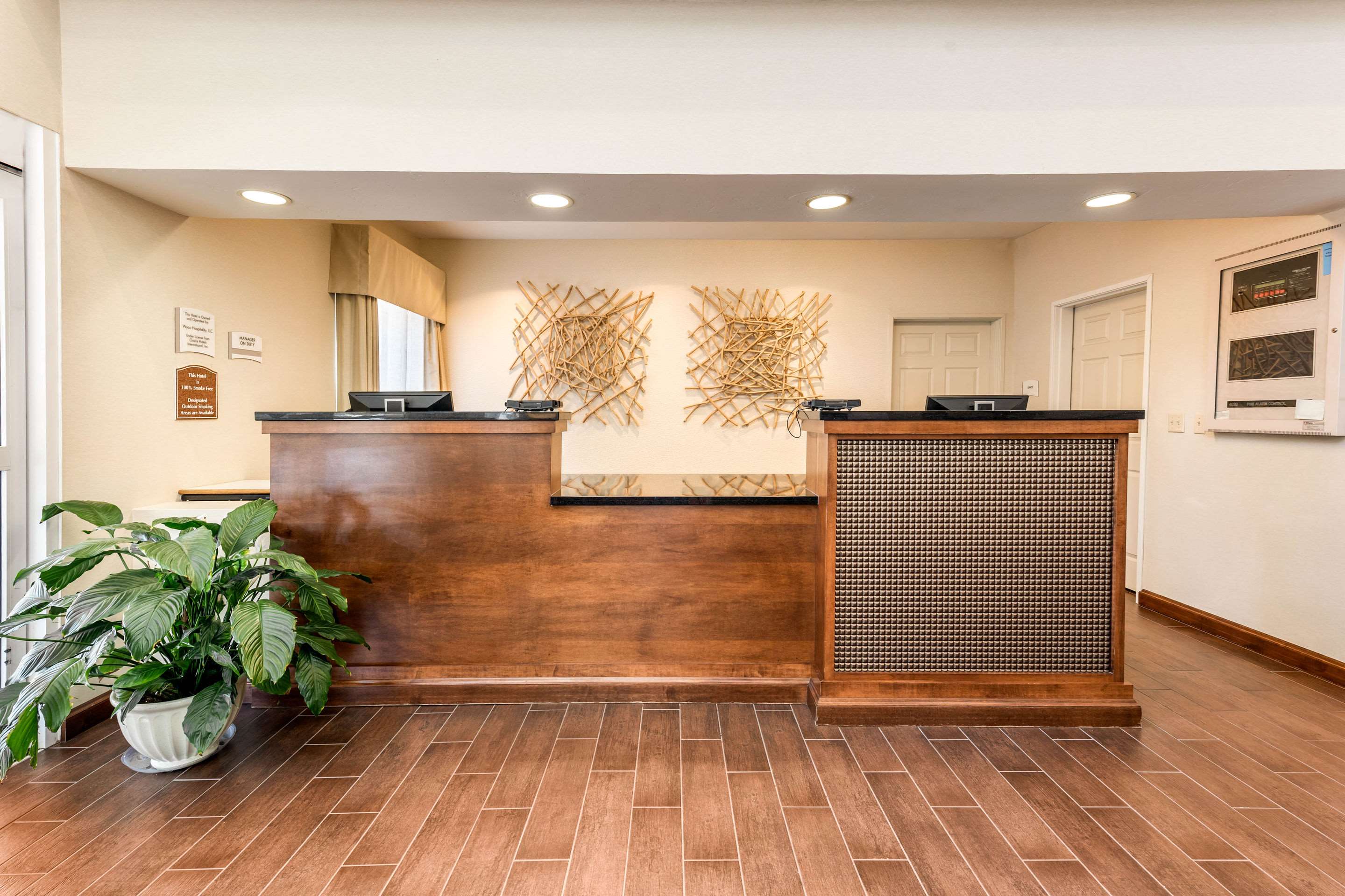 Front desk | Quality Inn & Suites University Fort Collins