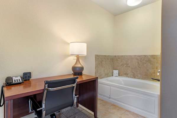 Suite - Comfort Suites Castle Rock - I-25, Exit 184