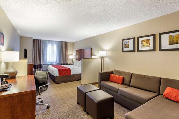 Suite - Comfort Inn Wheat Ridge - I-70, Exit 267