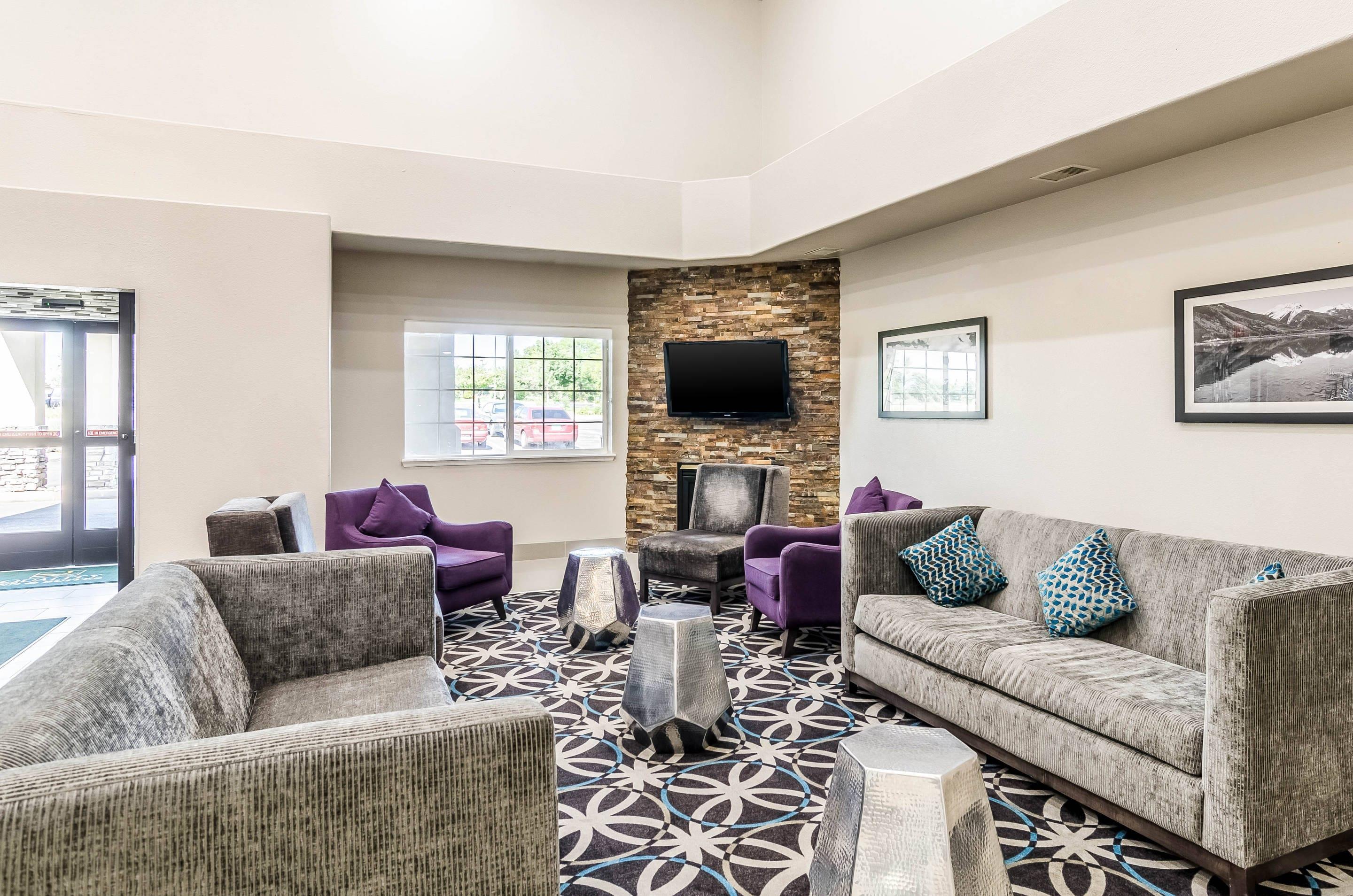 Spacious lobby with sitting area | Quality Inn & Suites Westminster - Broomfield