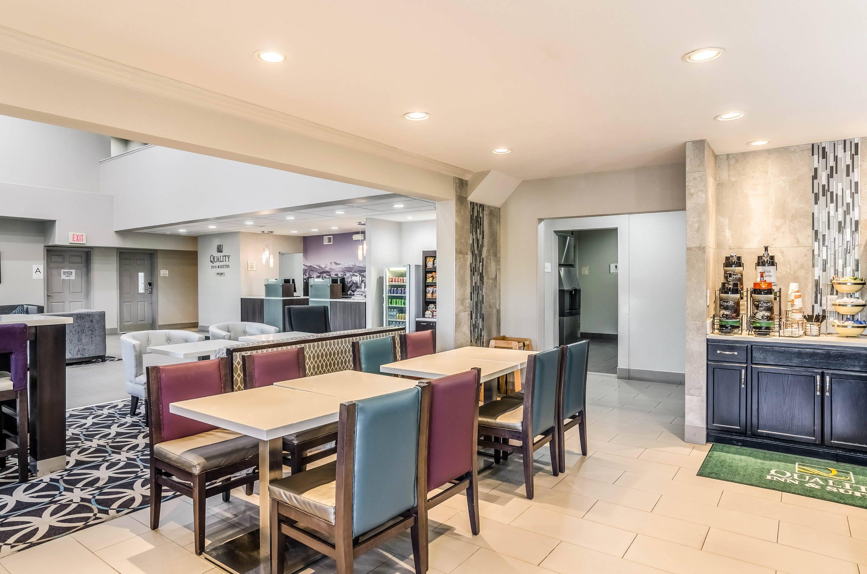 Breakfast area | Quality Inn & Suites Westminster - Broomfield
