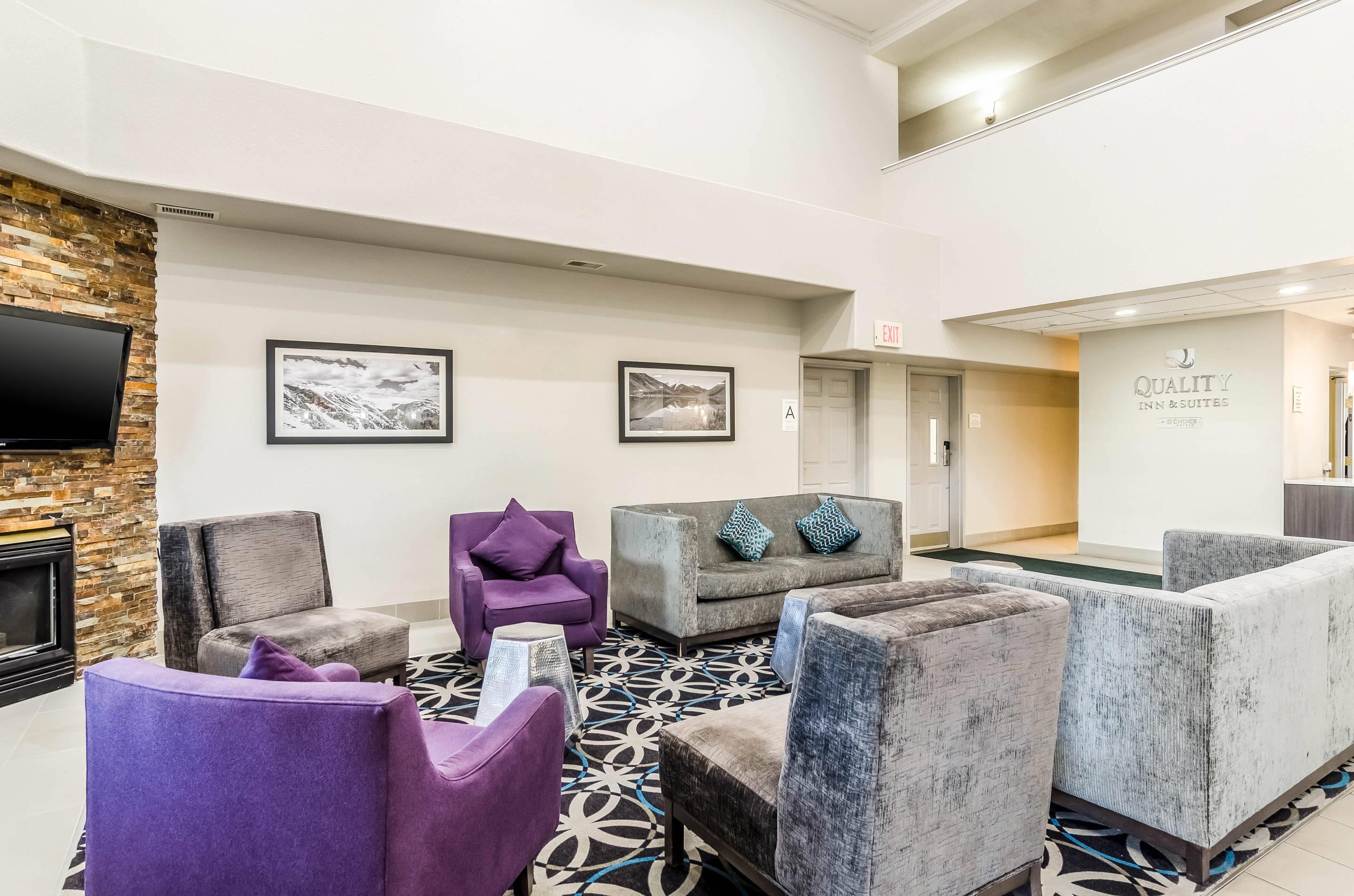 Spacious lobby with sitting area | Quality Inn & Suites Westminster - Broomfield
