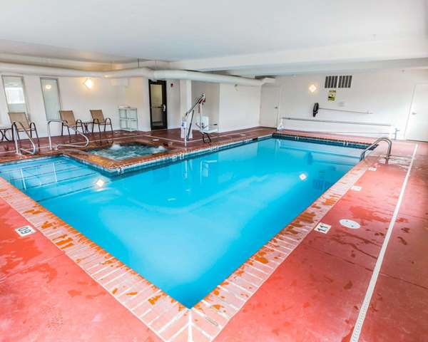 Pool - Quality Inn & Suites Montrose