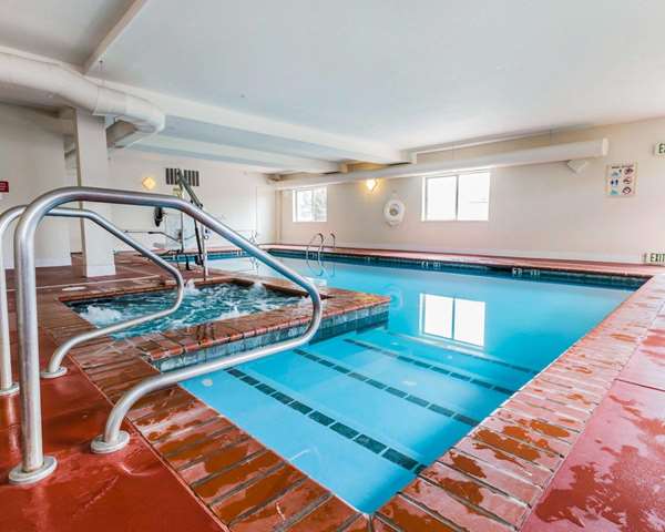 Pool - Quality Inn & Suites Montrose
