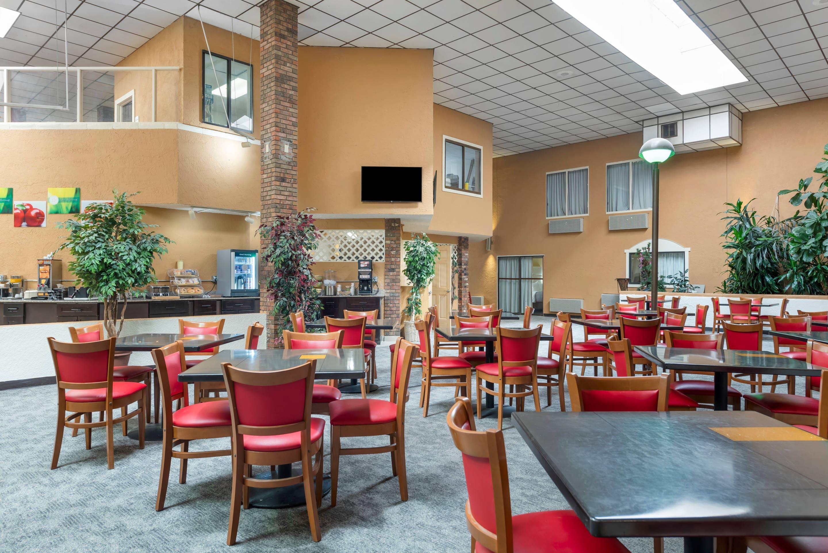 Breakfast area | Quality Inn Alamosa