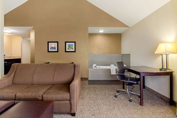Suite - Comfort Inn & Suites Greeley