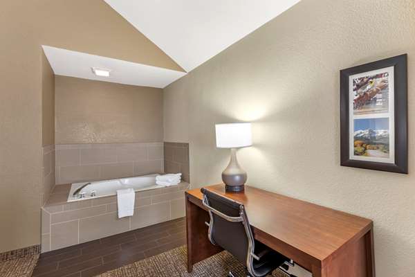 Suite - Comfort Inn & Suites Greeley