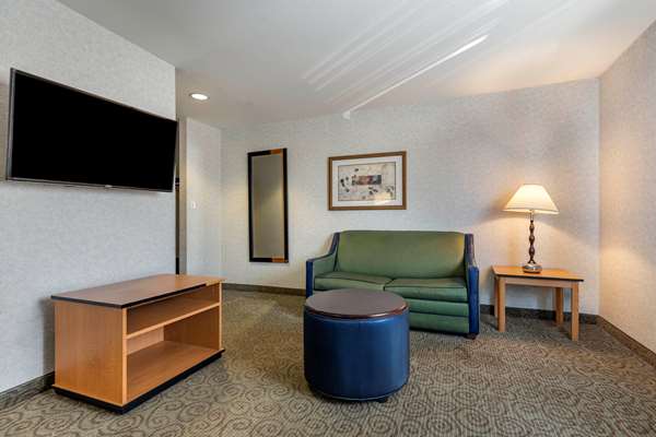 Suite - Quality Inn & Suites Denver Airport Aurora - I-70, Exit 285