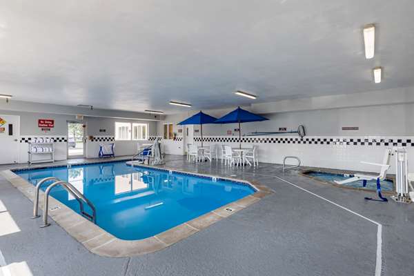 Pool - Quality Inn & Suites Denver Airport Aurora - I-70, Exit 285