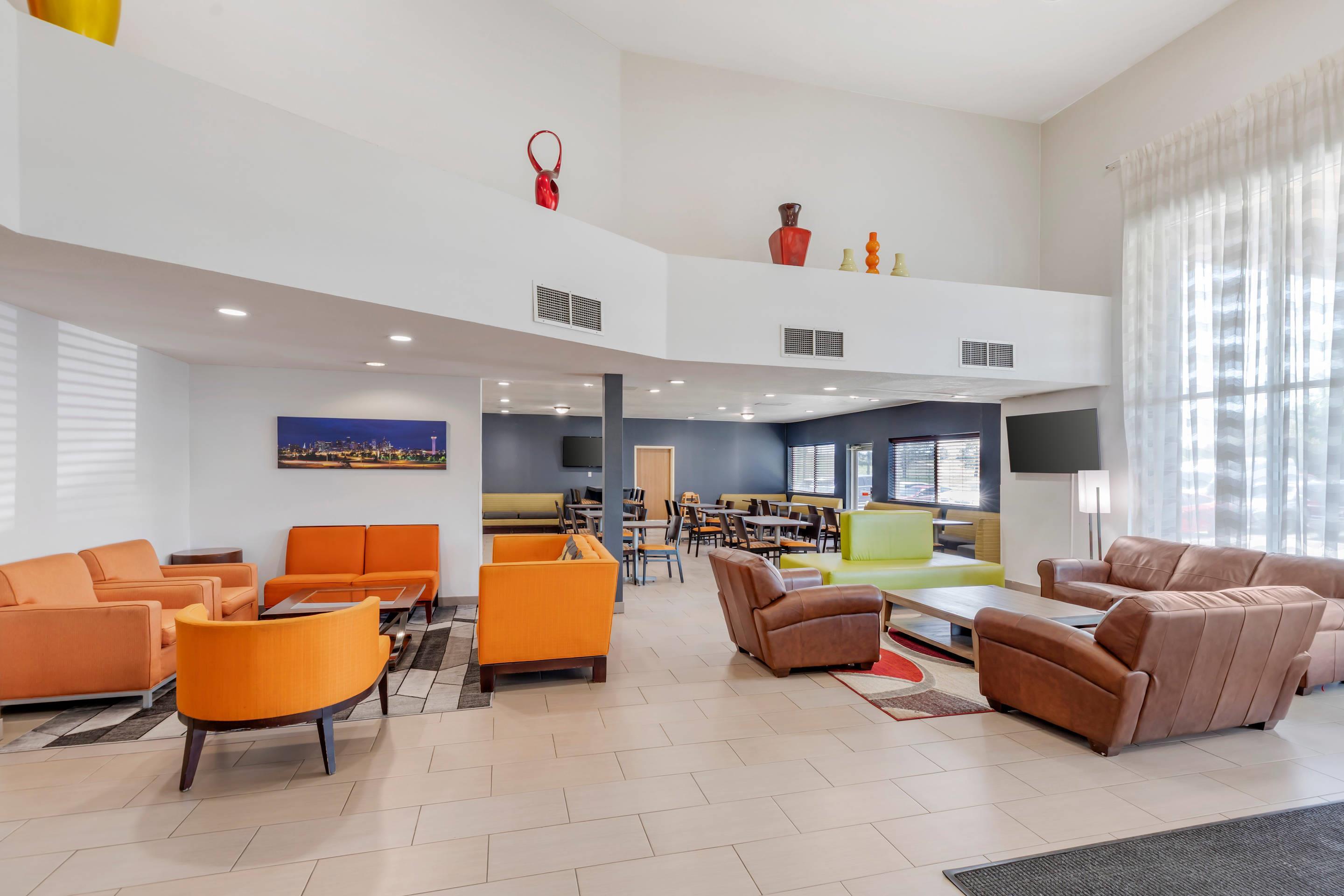 Hotel lobby | Quality Inn and Suites Denver Airport - Gateway Park