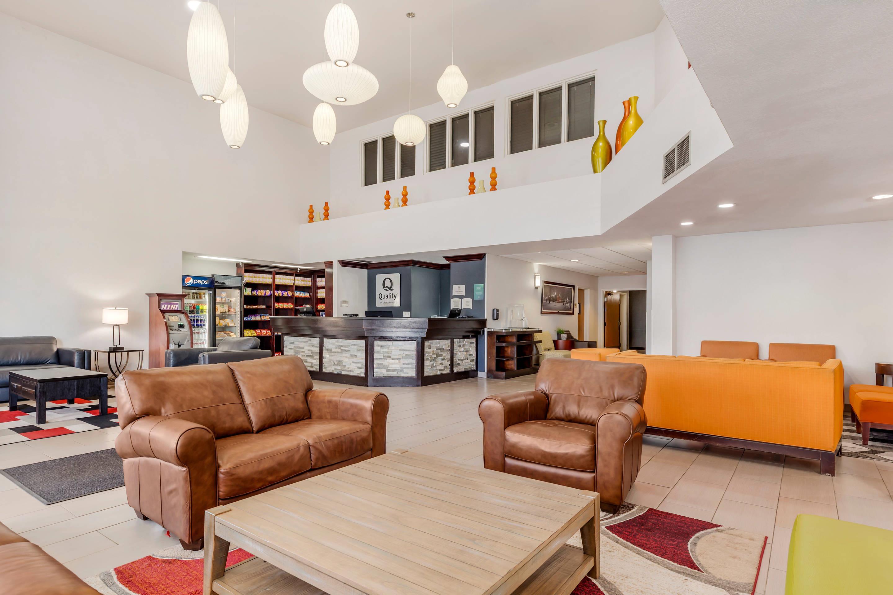 Hotel lobby | Quality Inn and Suites Denver Airport - Gateway Park