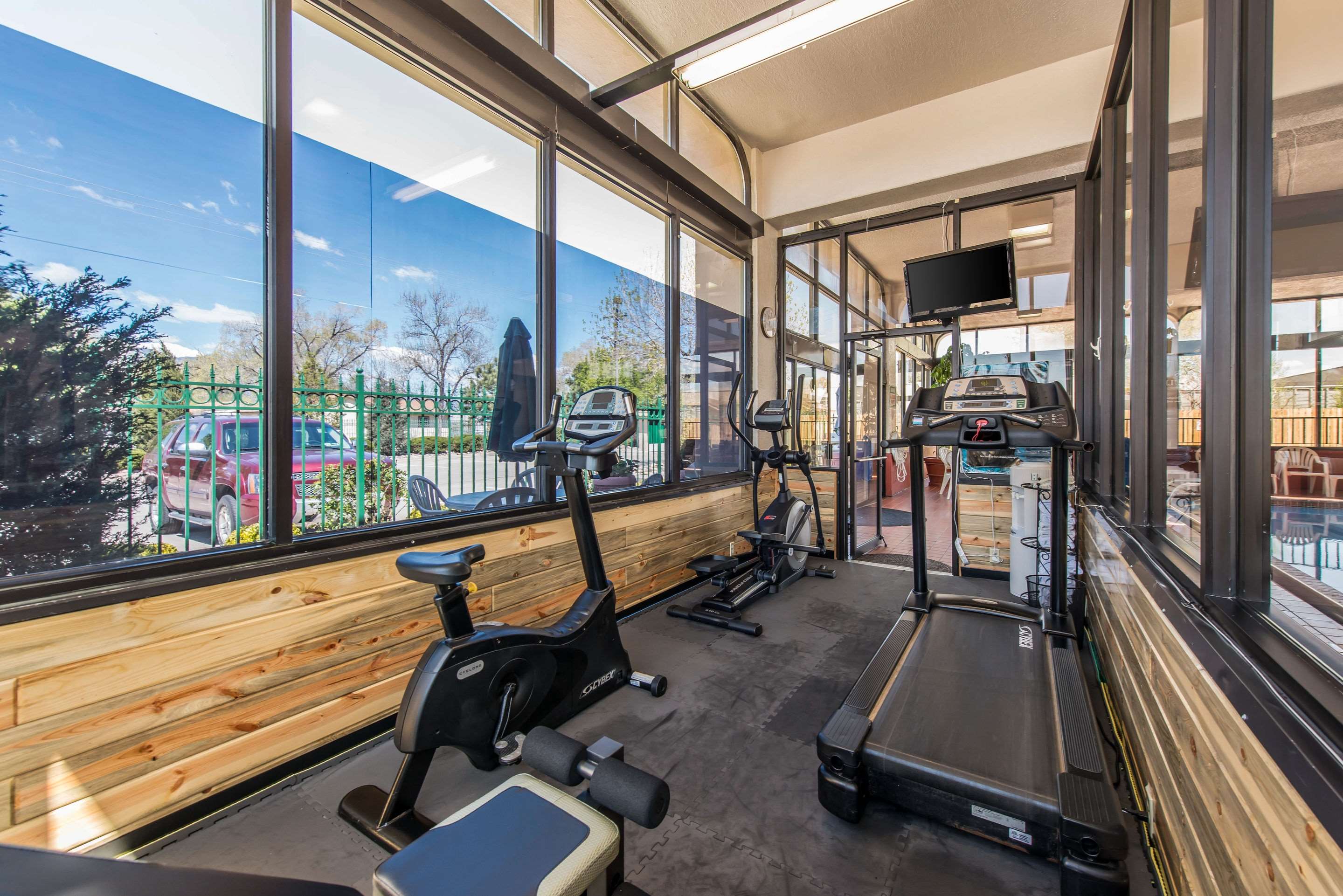 Fitness center | Quality Inn South Colorado Springs
