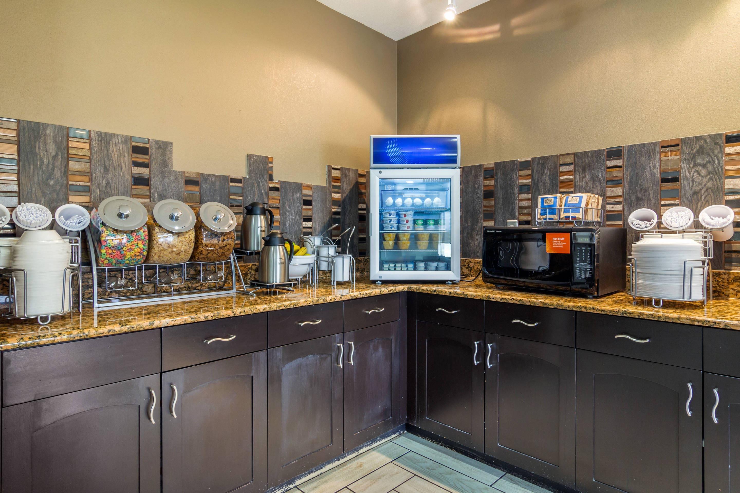 Breakfast area | Comfort Inn Sterling