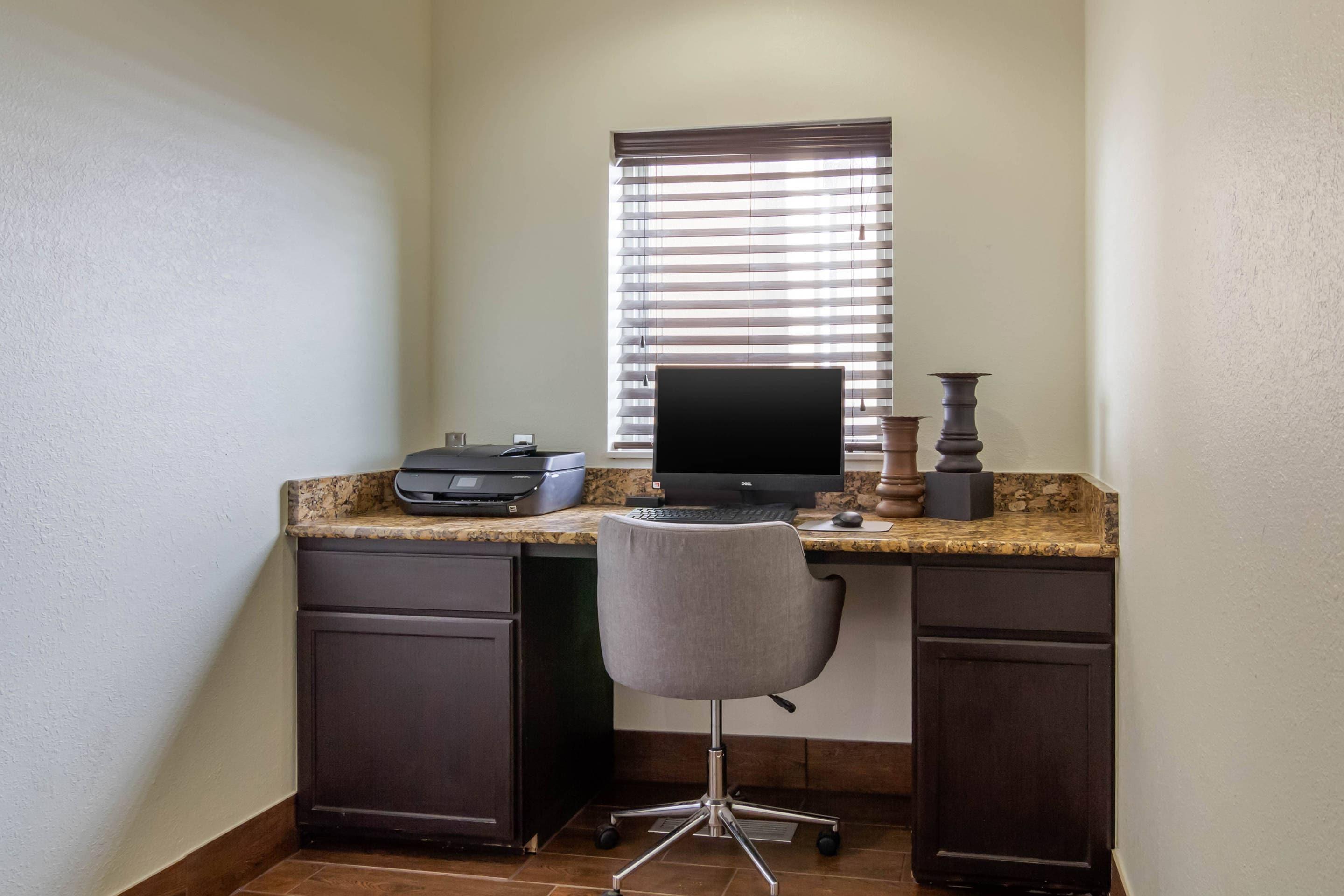 Business center | Comfort Inn Sterling
