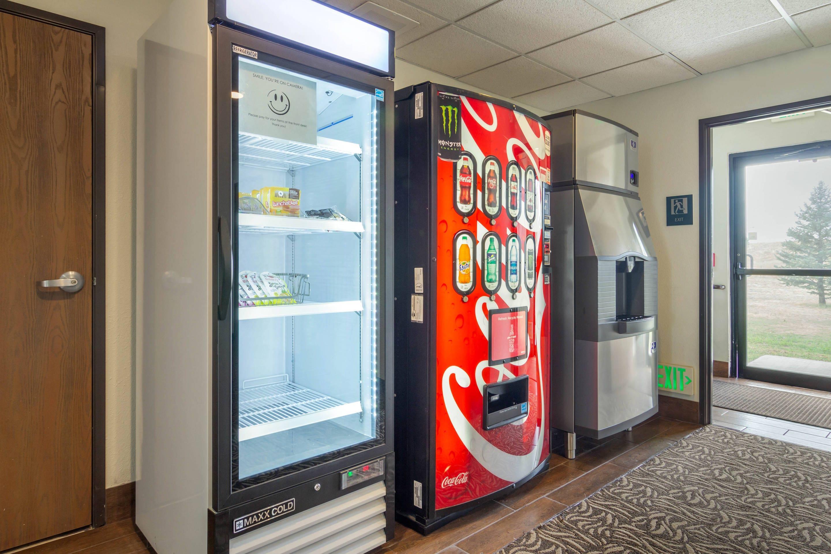 Hotel vending area | Comfort Inn Sterling