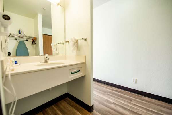  - Rodeway Inn Airport Colorado Springs