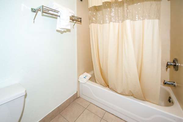  - Rodeway Inn Airport Colorado Springs