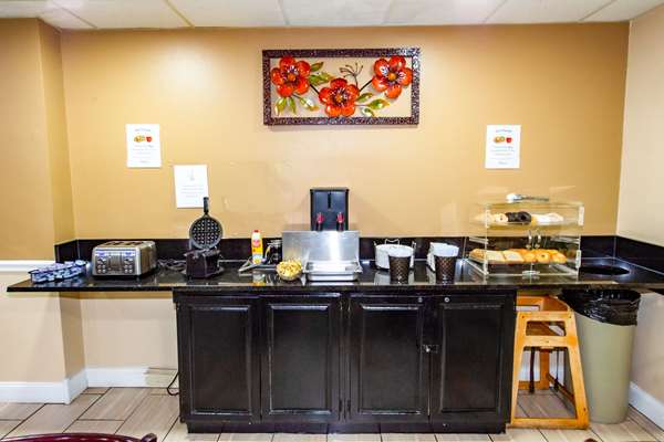 Amenities - Rodeway Inn Airport Colorado Springs