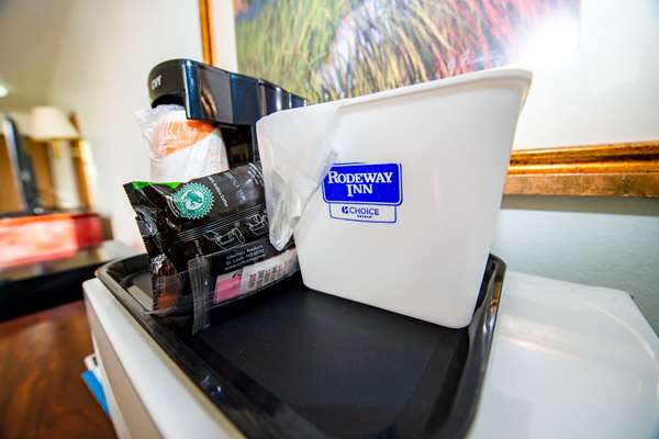  - Rodeway Inn Airport Colorado Springs