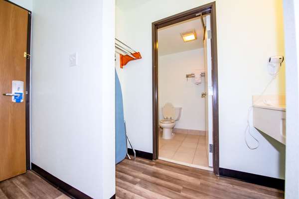  - Rodeway Inn Airport Colorado Springs