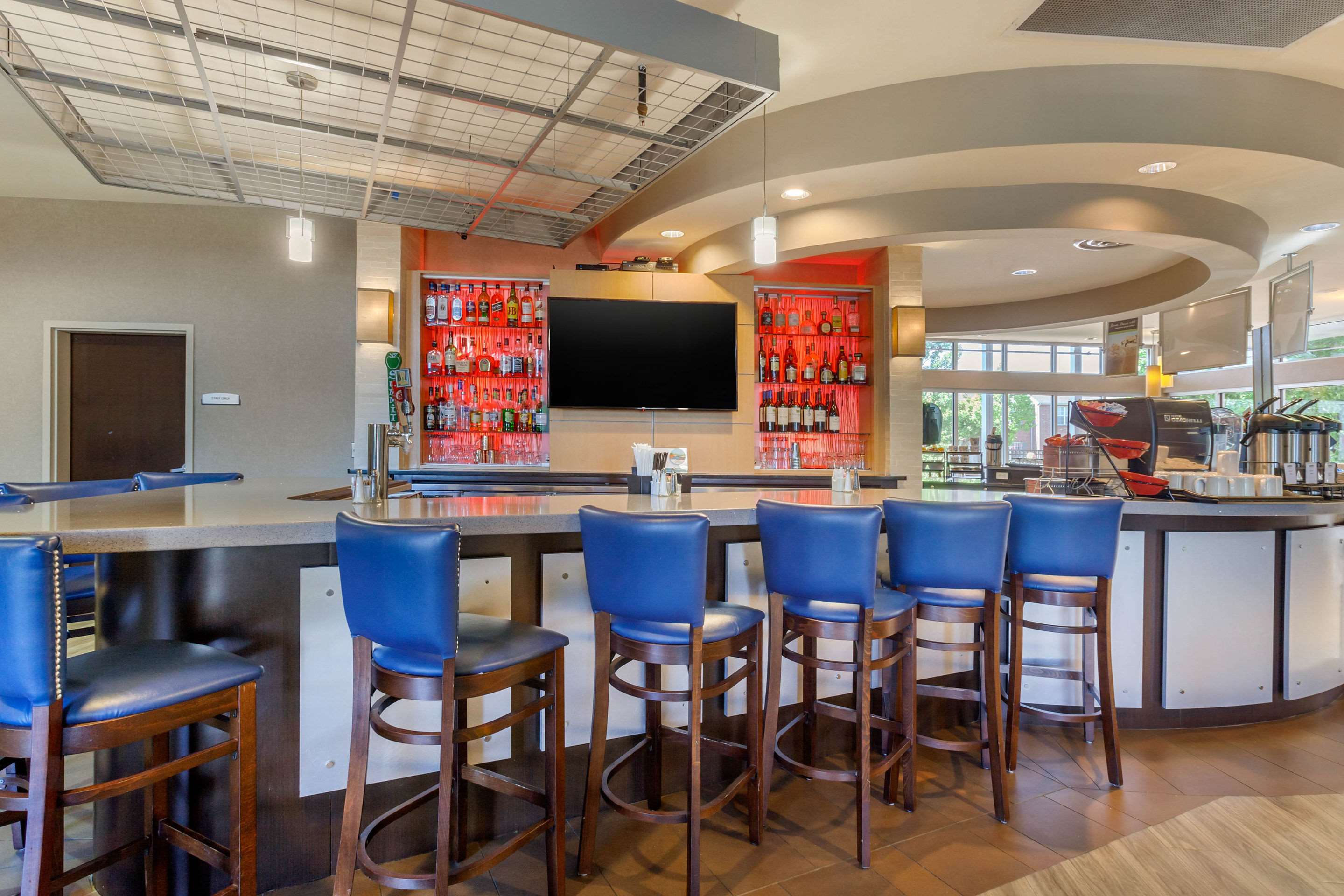 Hotel bar | Cambria Hotel Ft Collins