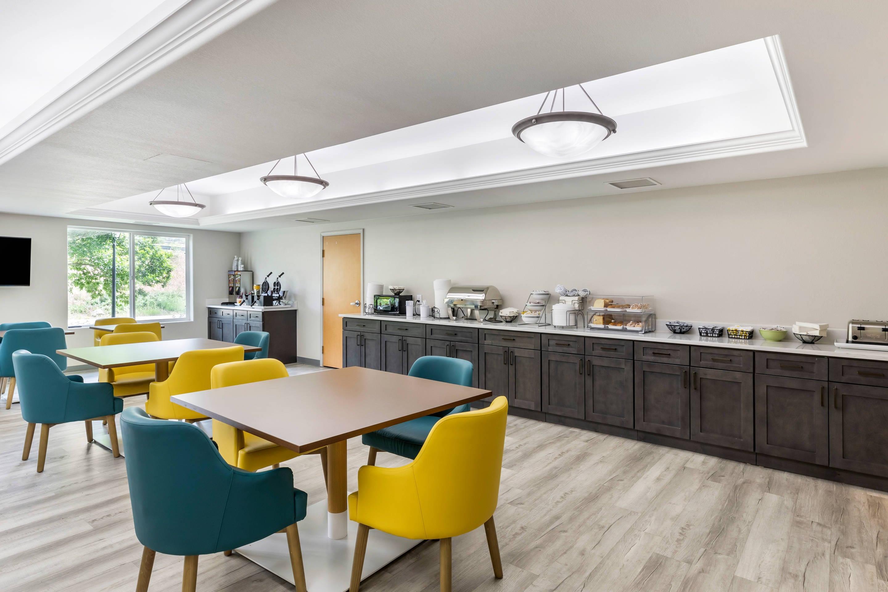 Breakfast bar | Comfort Inn & Suites Glenwood Springs On The River