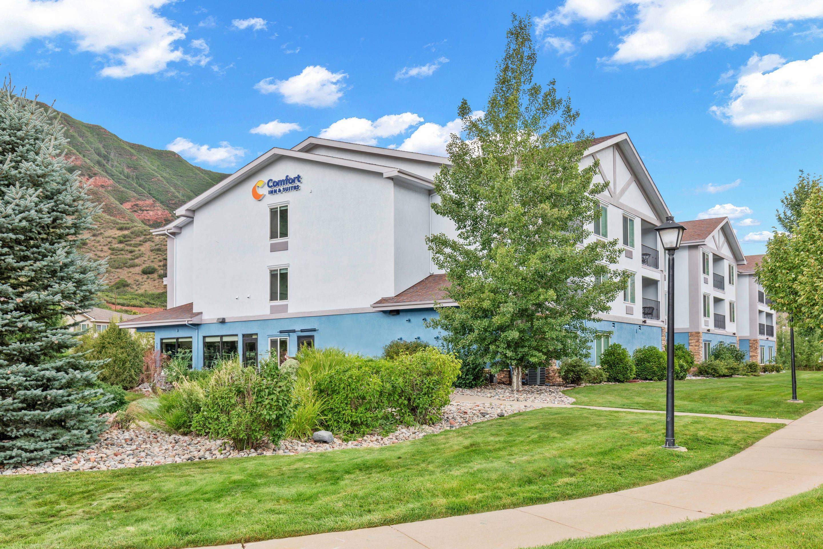 Hotel exterior | Comfort Inn & Suites Glenwood Springs On The River