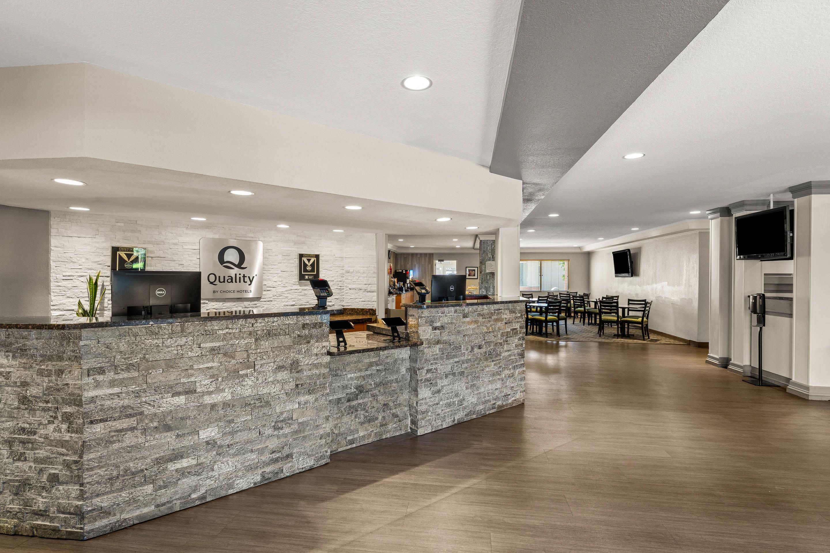Hotel lobby | Quality Inn & Suites Denver International Airport