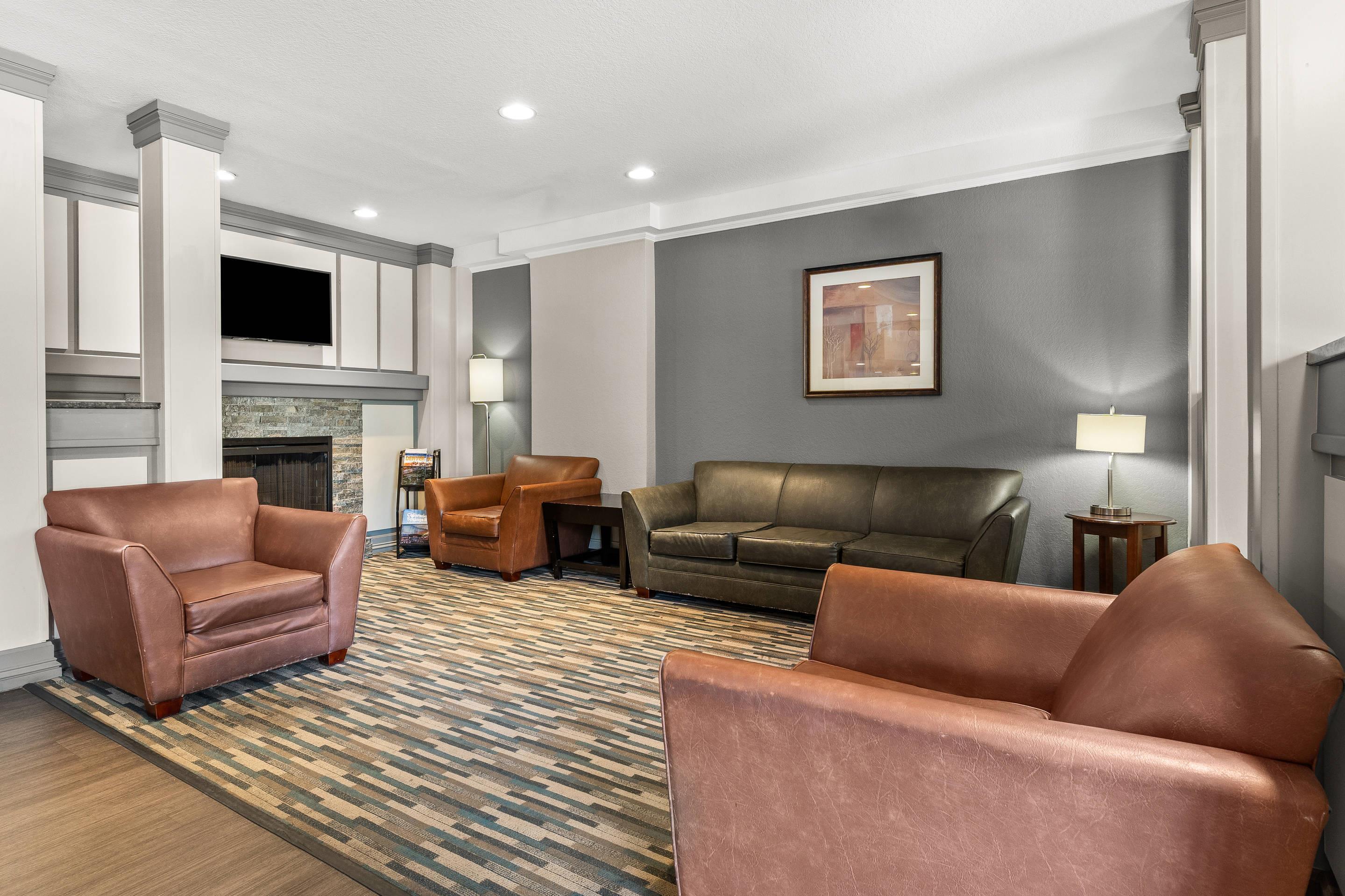 Hotel lobby | Quality Inn & Suites Denver International Airport