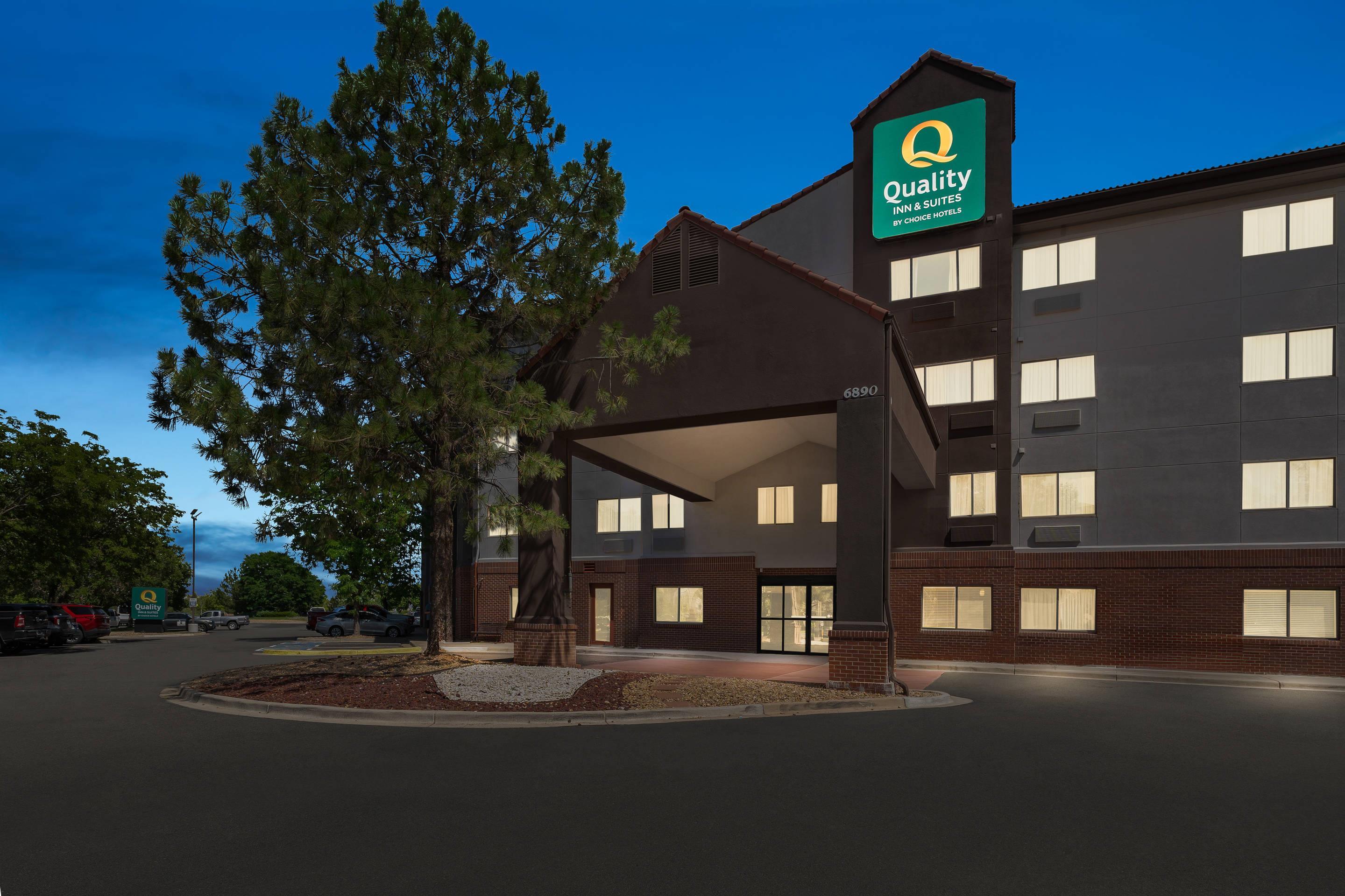 Twilight | Quality Inn & Suites Denver International Airport