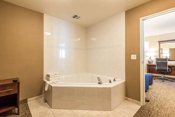 Suite - Comfort Suites Firestone - I-25, Exit 240