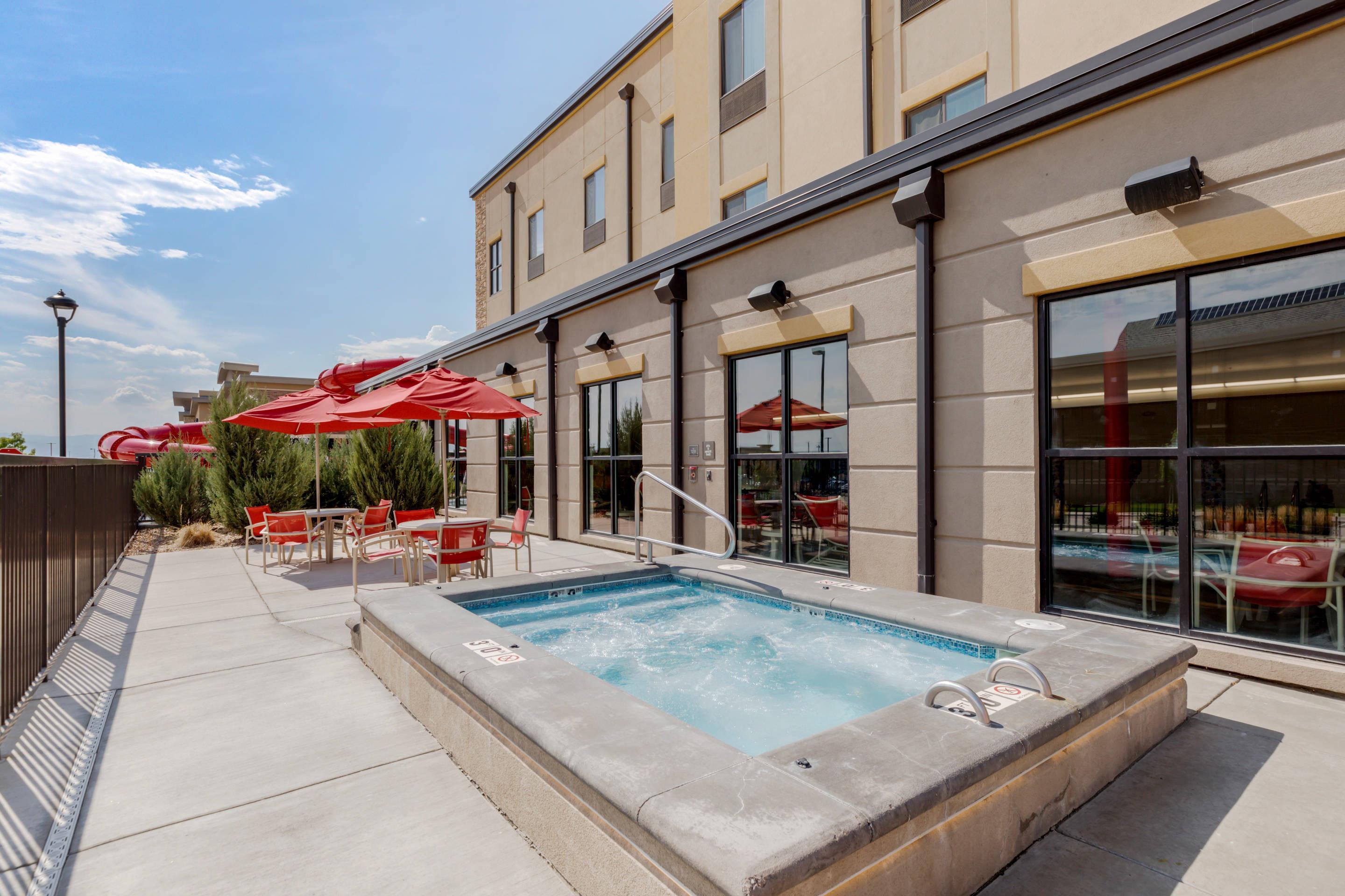 Outdoor Jacuzzi | Comfort Suites Loveland
